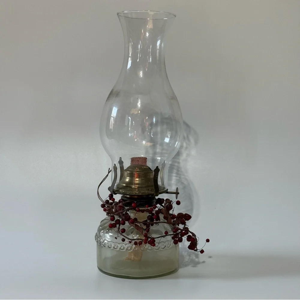Vintage Eagle Oil Lamp Clear w/ Chimney Shade